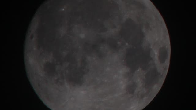 Der Mond wenige Stunden vor der Mondfinsternis