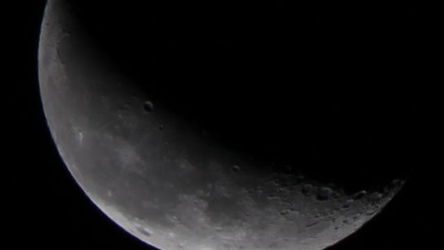 Dicke, abnehmende Mondsichel