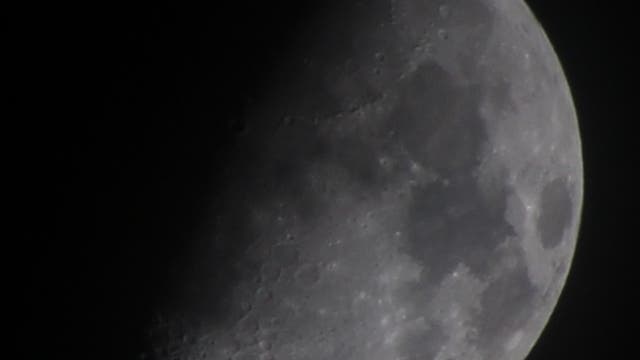 Zunehmender Mond kurz nach dem Ersten Viertel