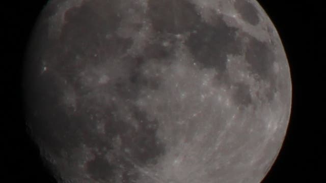 Zunehmender, fast voller Mond