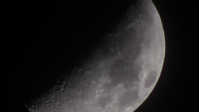 Zunehmender Mond kurz vor dem Ersten Viertel