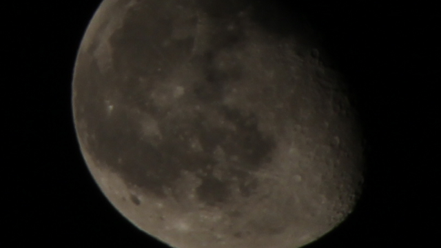 Mond am 9. April 2015