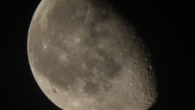 Mond am 10. April 2015