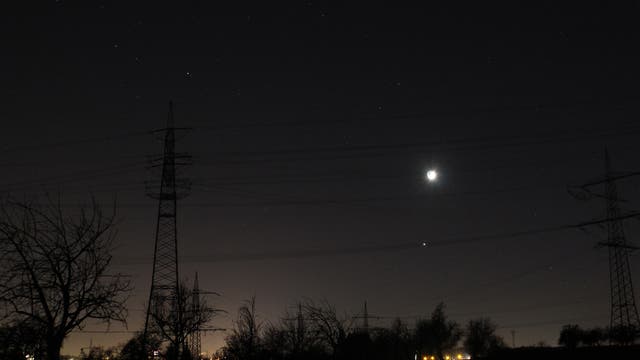 Mond, Venus und Mars am Abendhimmel