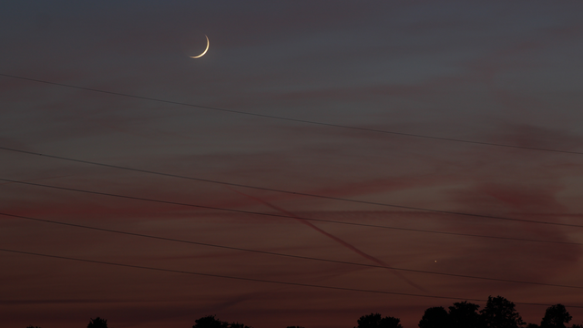 Mond und Venus in der Abenddämmerung