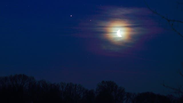Mond mit Aureole, Jupiter und Mars am 18. März 2020
