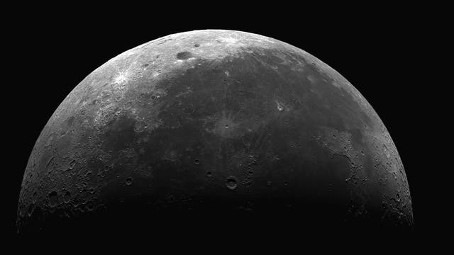 Mondmosaik aus zwölf Bildern vom 24. August 2019