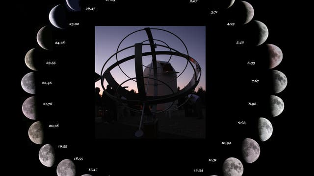 Mondphasenfoto mit Sternwarte und Sonnenuhr im der Mitte