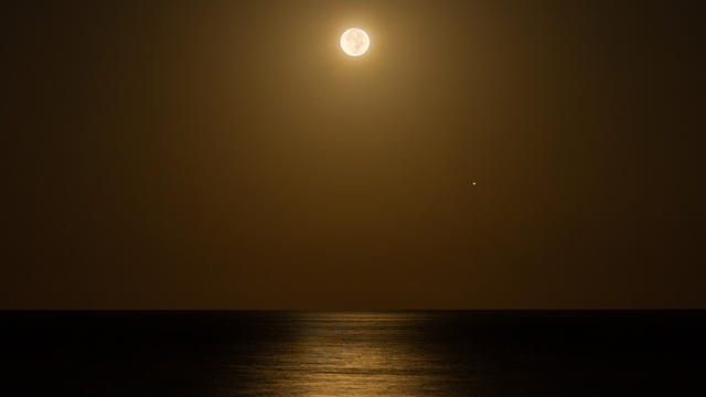 Mond und Jupiter über dem Meer von Kreta