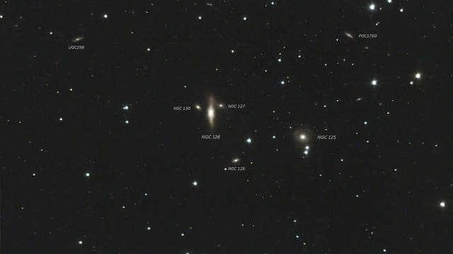 Die NGC 128-Galaxiengruppe in den Fischen / Objekte