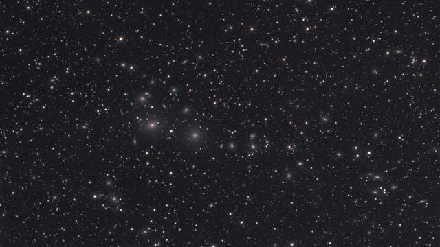 NGC 1275 mit Perseus-Galaxienhaufen