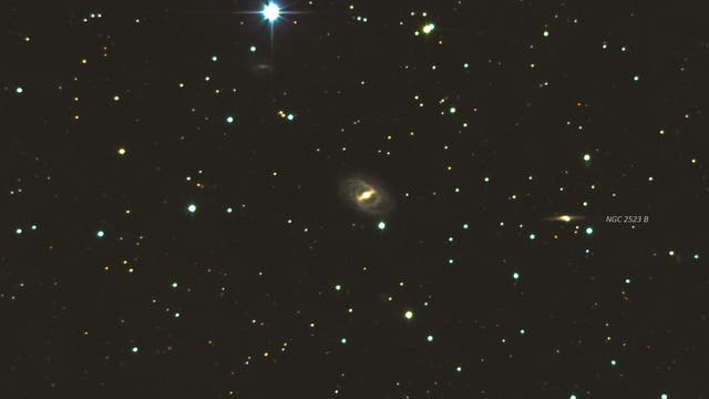NGC 2523 (Arp 9) in der Giraffe
