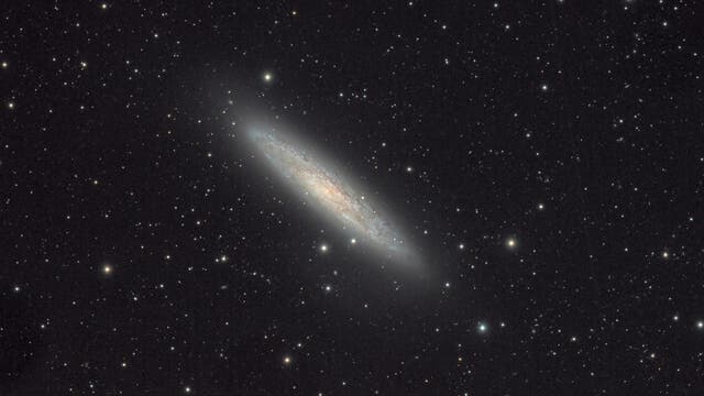  Die Skulptor- oder Silverdollar-Galaxie (NGC253) 
