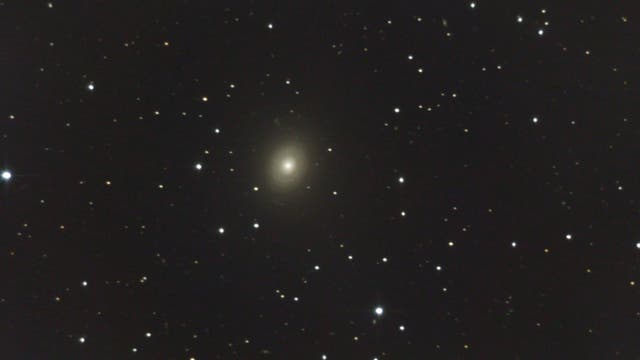 NGC 2775, die hellste Galaxie im Sternbild Krebs