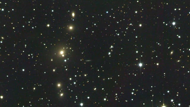 Die NGC-383-Galaxienkette (Arp 331) in den Fischen