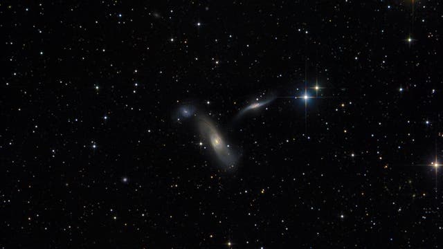 NGC 5566, NGC 5569 und NGC 5560
