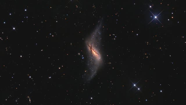 Die Polarring-Galaxie NGC 660, ein Exot unter den Galaxien