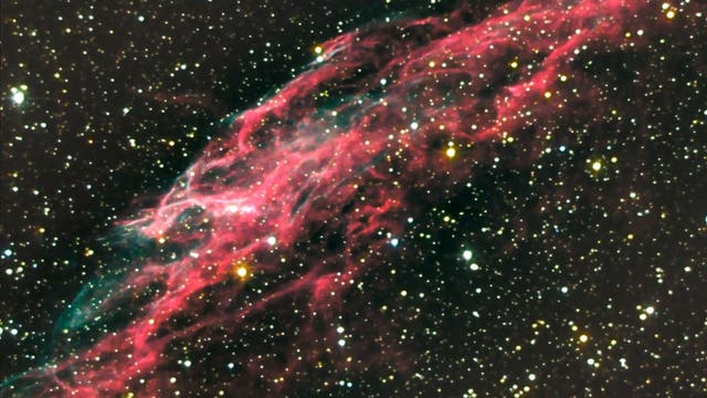 Ein himmlisches Gemälde: NGC 6992 im Schwan