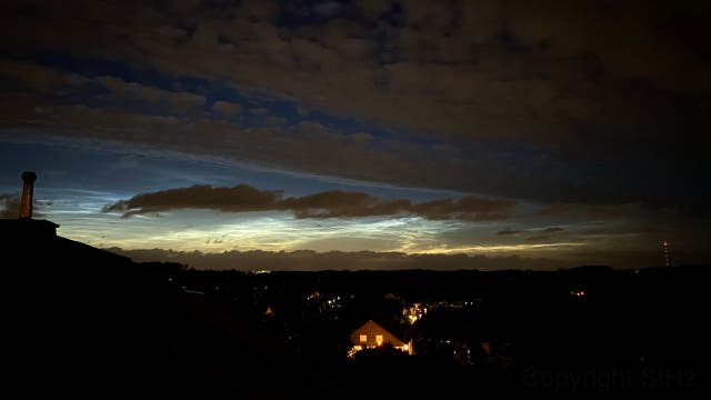 Leuchtende Nachtwolken über dem Bergischen