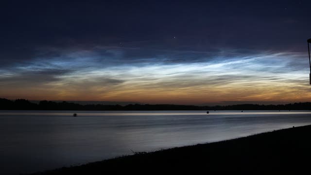 Nachtleuchtende Wolken am EInfelder See