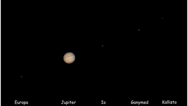 Jupiter mit dem Großen Roten Fleck und vier Monden