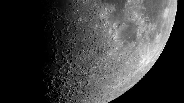 Kraterreiches Mondhochland