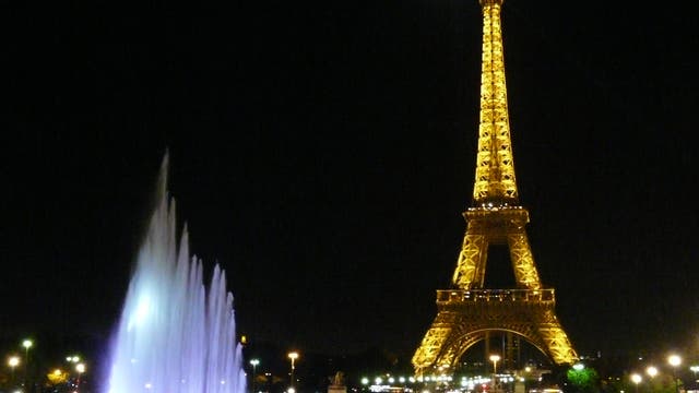 Mond und Eiffelturm romantisch