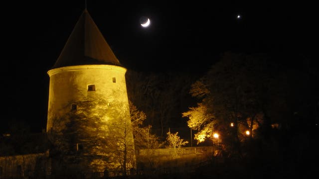 Mond mit Erdlicht, Venus und Pulverturm in Krems NÖ