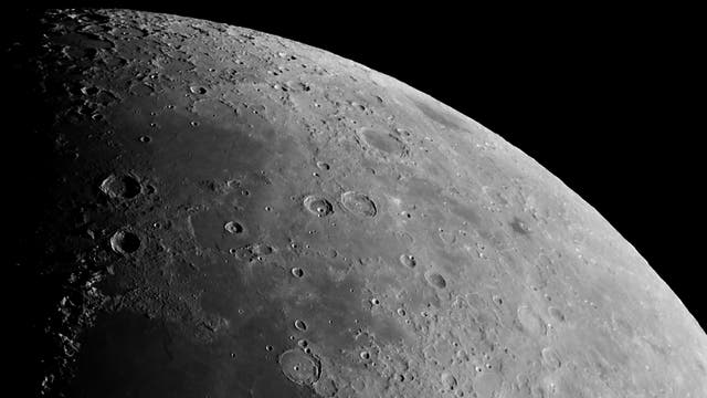 Viele Mondkrater im nordöstlichen Quadranten 