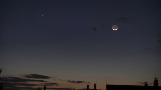 Mond und Jupiter am Abendhimmel