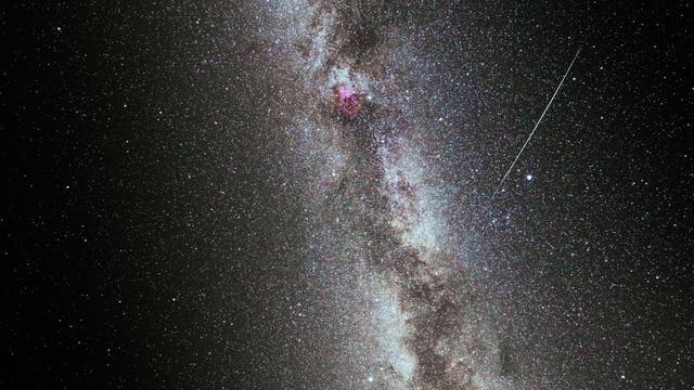Milchstraße mit Meteor