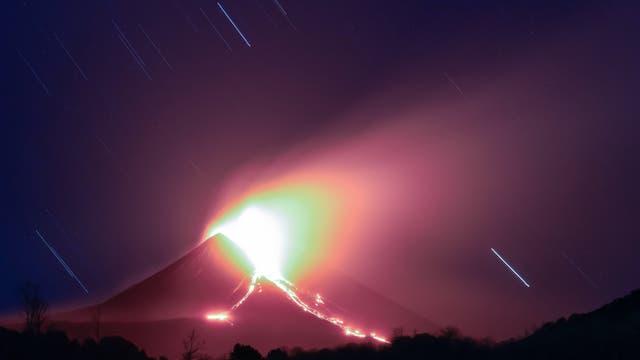 New large powerful strombolian eruption Mount Etna italy, Sicily 