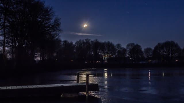 Mondfinsternis über dem Halterner See