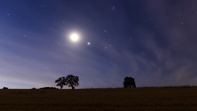 Himmlisches Treffen am Morgenhimmel