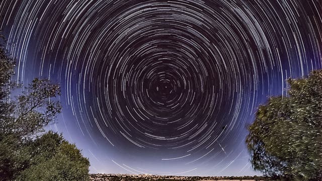 Meteor passage on the Horizon over the modica countryside - Right Sicily-Italy 