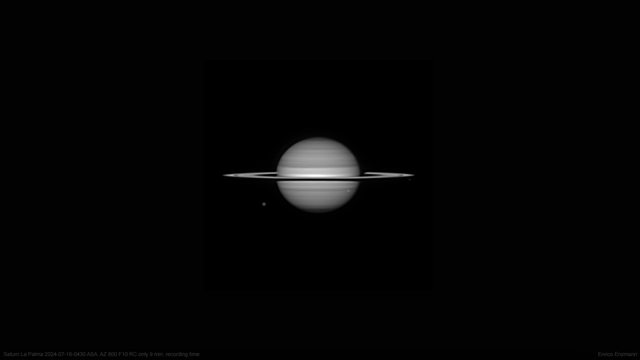 Saturn in IR mit drei Monden aus La Palma
