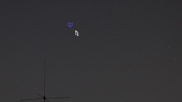Saturn und Neptun (Objekte beschriftet)