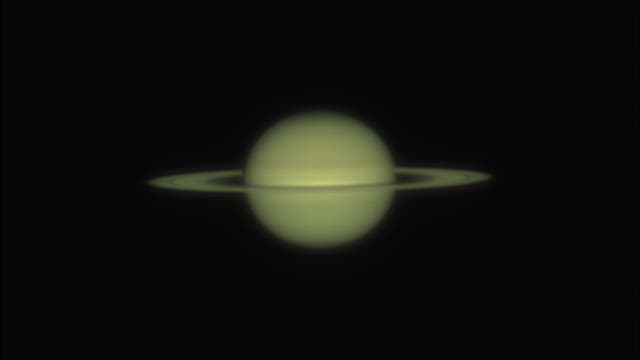 Saturn auf dem Weg zur Kantenstellung