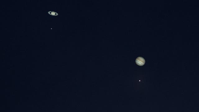 Saturn mit Jupiter am 8. Dezember 2020