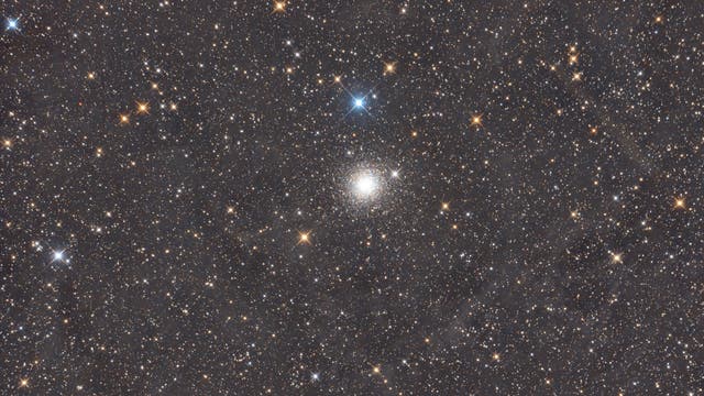 Messier 15 und der galaktische Zirrus