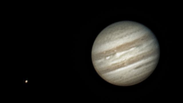 Jupiter und Io am 8. November 2024