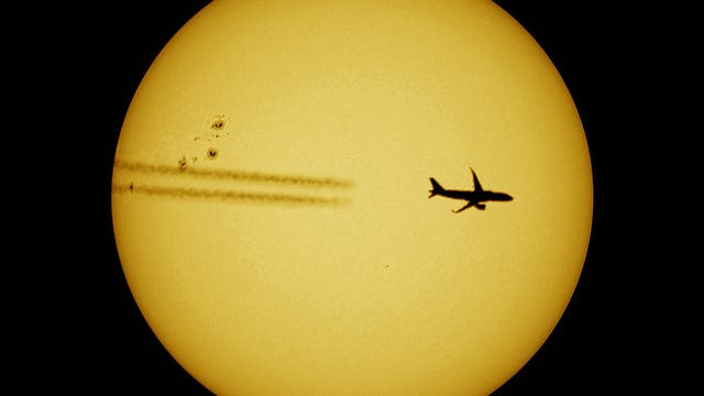 Sonne mit Flugzeug 