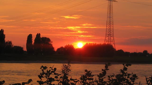 Sonnenuntergang in Baumberg am Rhein.