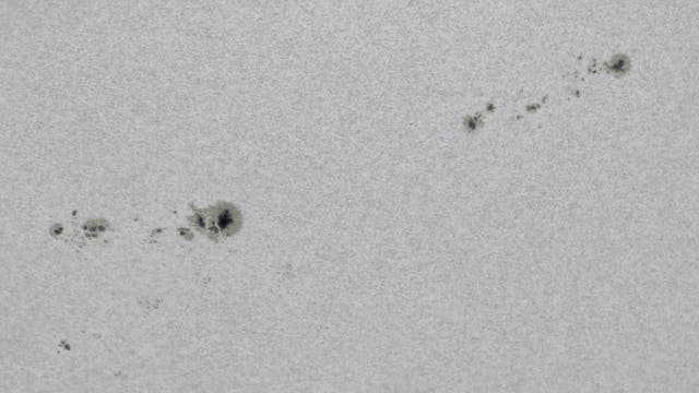 Sonnenflecken am 18. Juni 2023: EKI3335 & EAI3333