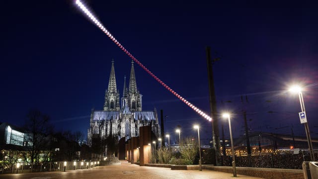 Totale Mondfinsternis 21. Januar 2019 - Spuren über dem Kölner Dom