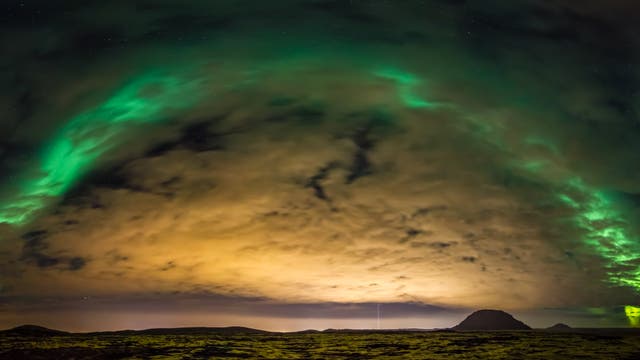 Der Grüne Bogen über Reykjavik