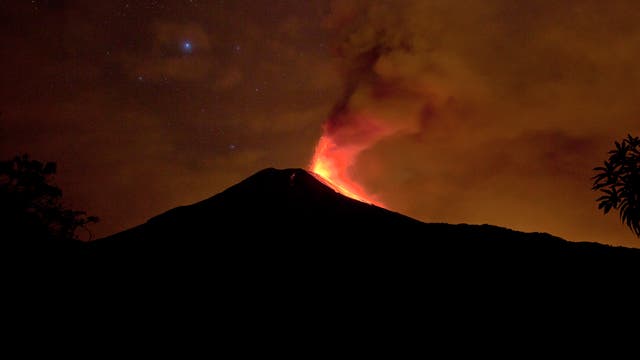 Eruption des Vulkans Tungurahua in Ecuador
