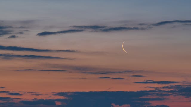 Venus- und Mondsichel am Morgenhimmel