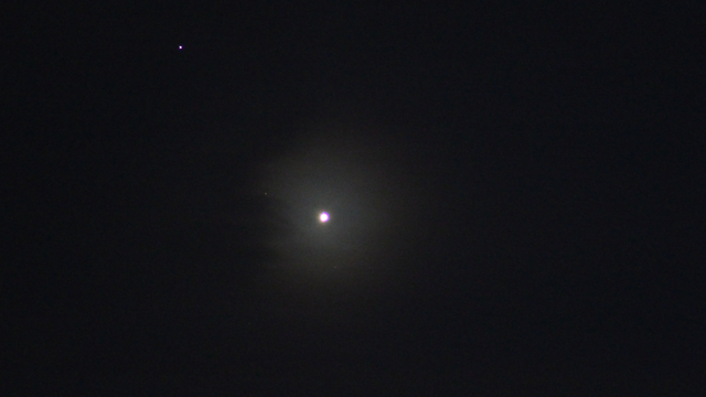 Venus am Abendhimmel nahe Nunki - Aufnahme mit Teleobjektiv