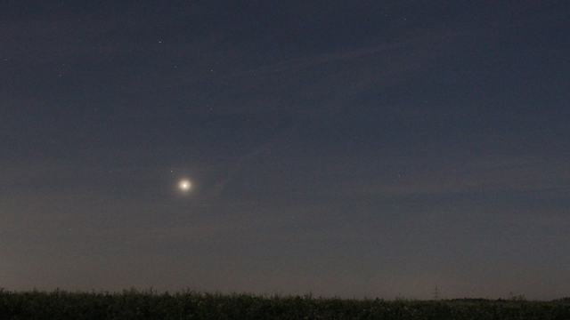 Venus am Abendhimmel nahe Nunki